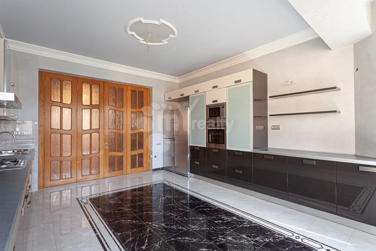 4 bedroom apartment for sale Teryan St, Center Yerevan, 160262