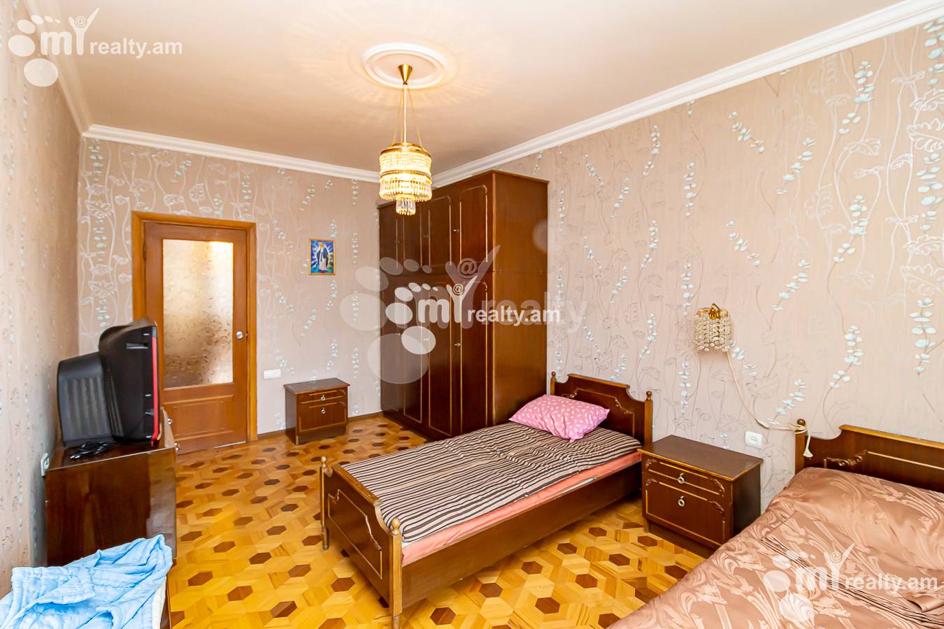 Купить 3 комнатную квартиру Каджазнуни ул, Центр Ереван, 147305