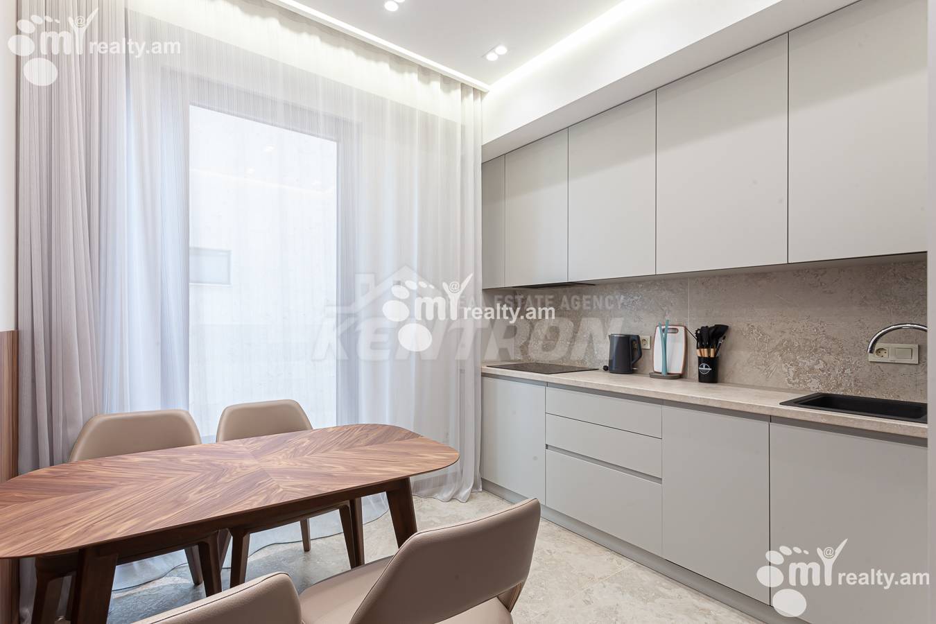 3 bedroom apartment for rent Teryan St, Center Yerevan, 155487