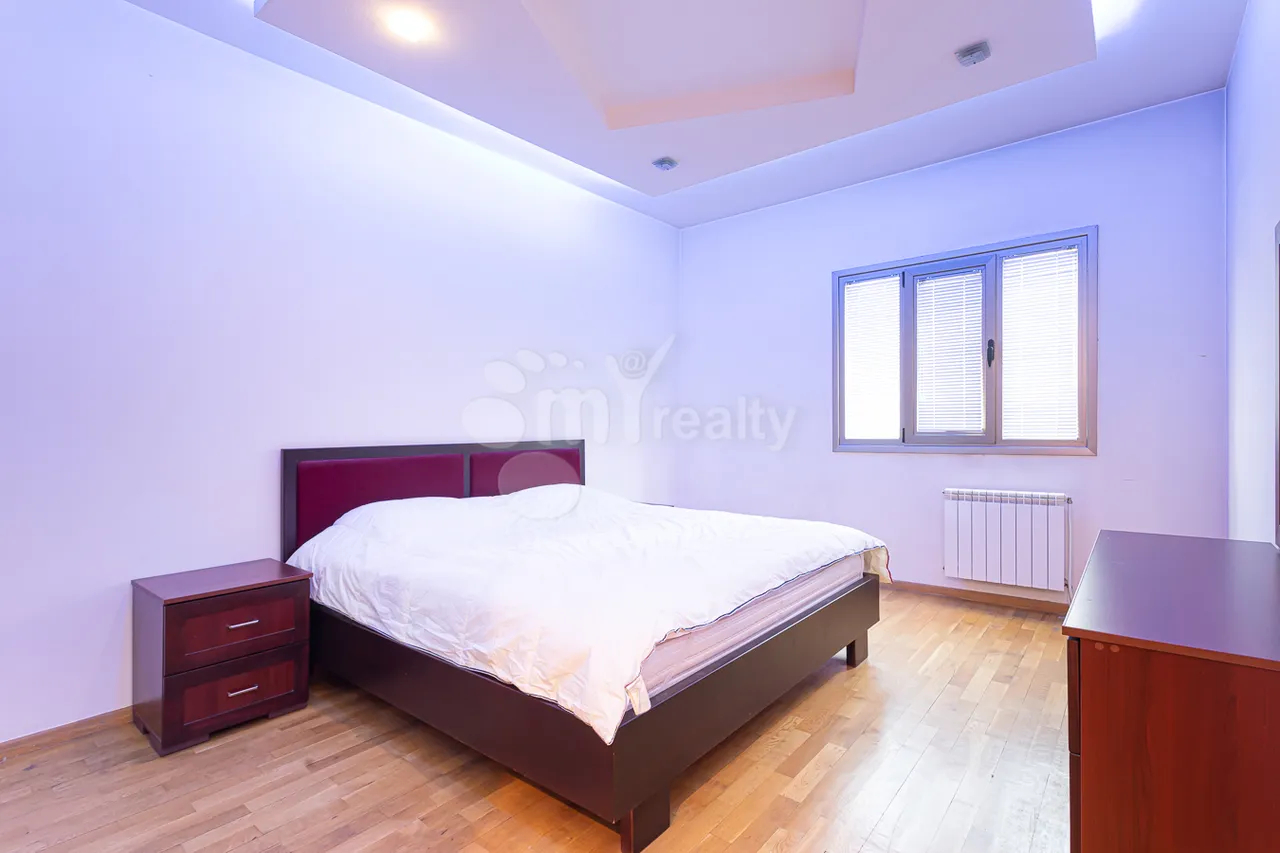 3 bedroom apartment for rent Antarayin St, Center Yerevan, 159001