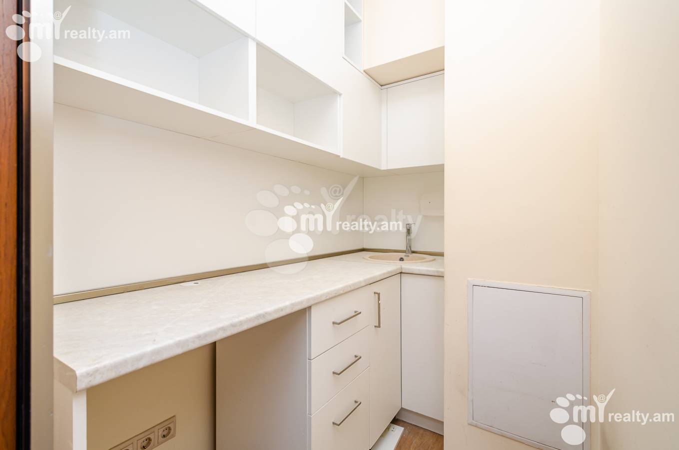 Снять коммерческoе помещение Г.Лусаворич ул, Центр Ереван, 153212