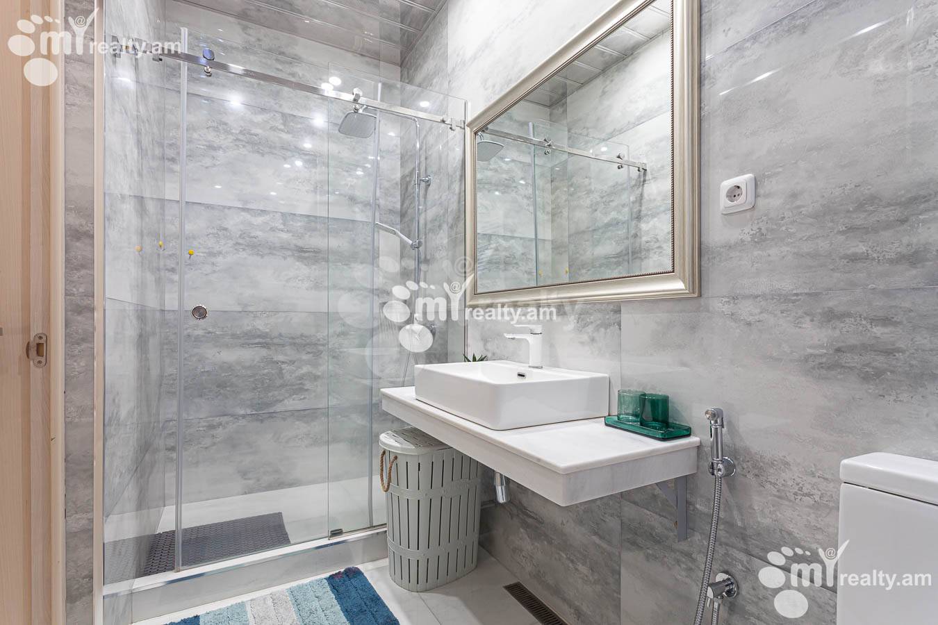 3 սենյականոց բնակարան վարձով Ամիրյան փող, Կենտրոն Երևան, 152995