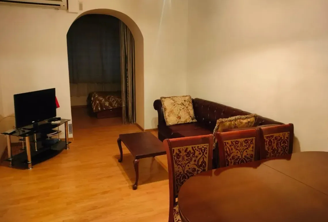 4 սենյականոց բնակարան  Մաշտոցի պող, Կենտրոն Երևան, 161065