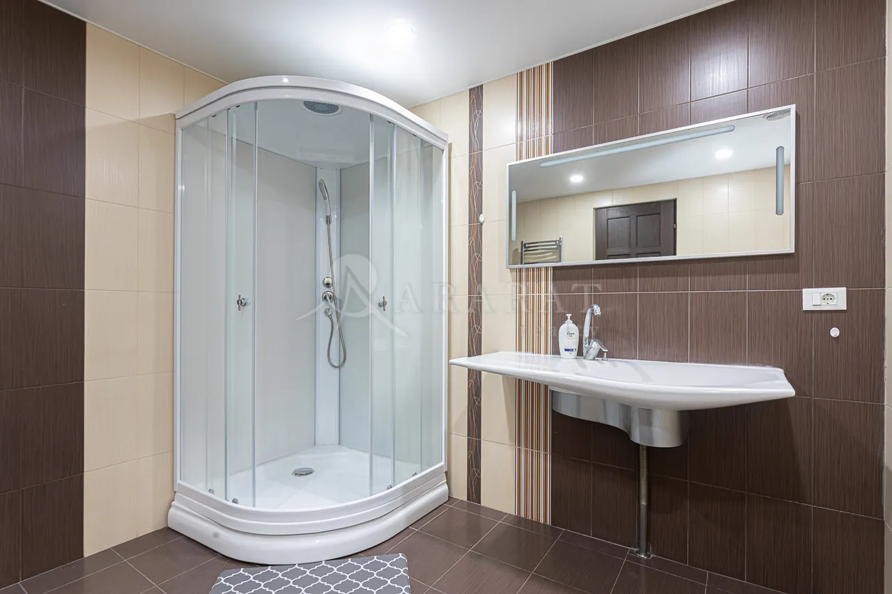 4 bedroom apartment for rent Baghramyan av(Arabkir), Arabkir Yerevan, 158371