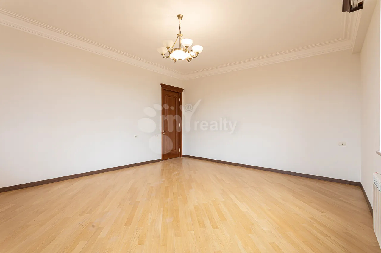 4 bedroom apartment for sale Vardanants St, Center Yerevan, 157558