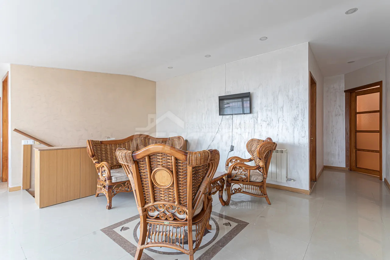 5 bedroom apartment for rent Spendiaryan St, Center Yerevan, 158571