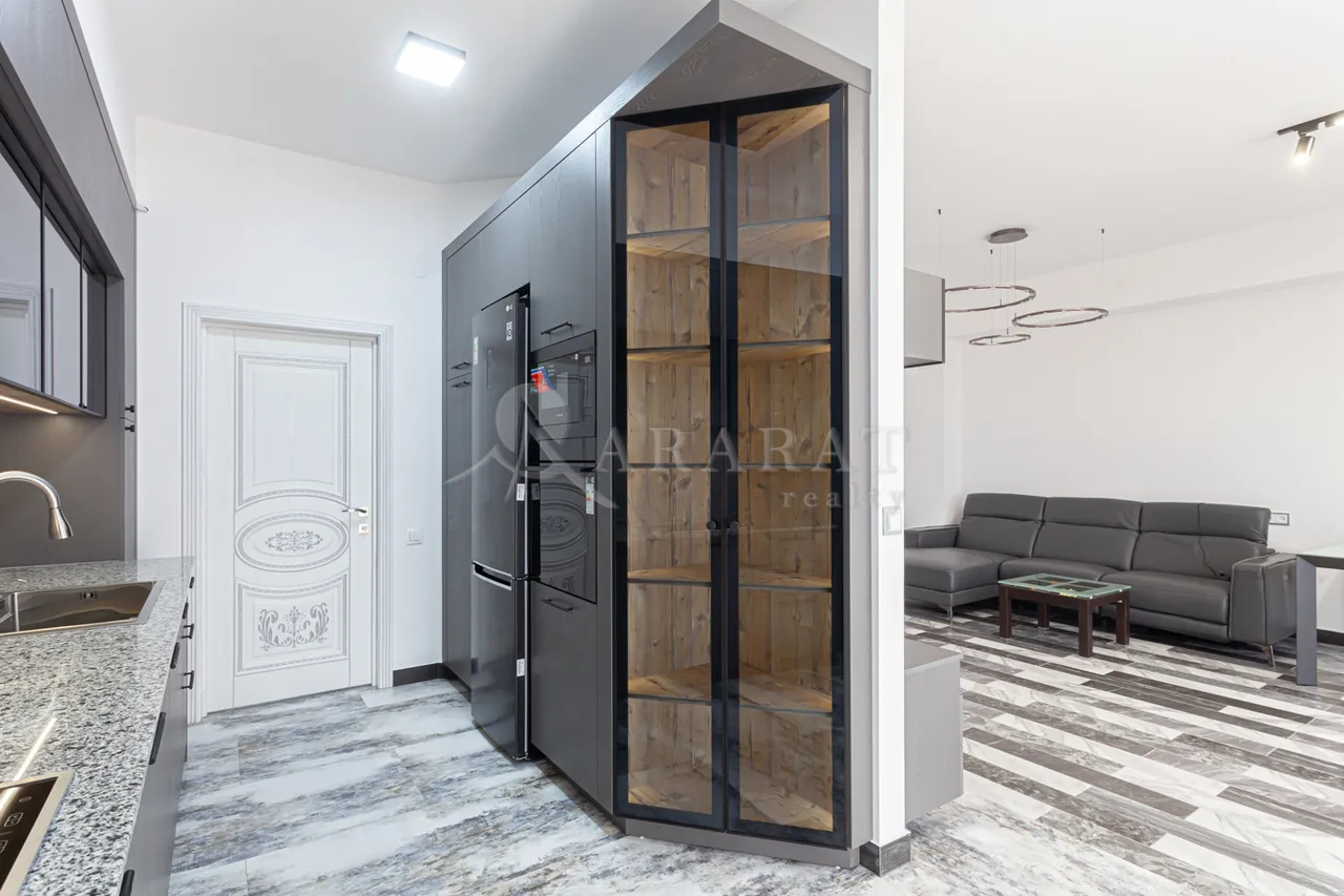 3 սենյականոց բնակարան վարձով Պարոնյան փող, Կենտրոն Երևան, 158968