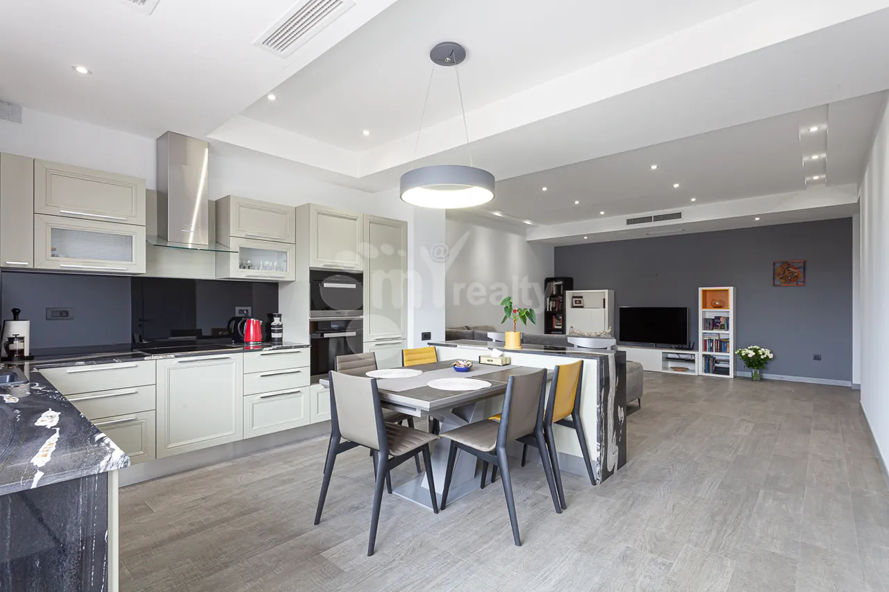 3 bedroom apartment for sale rue d'Amiryan, Center Yerevan, 161375