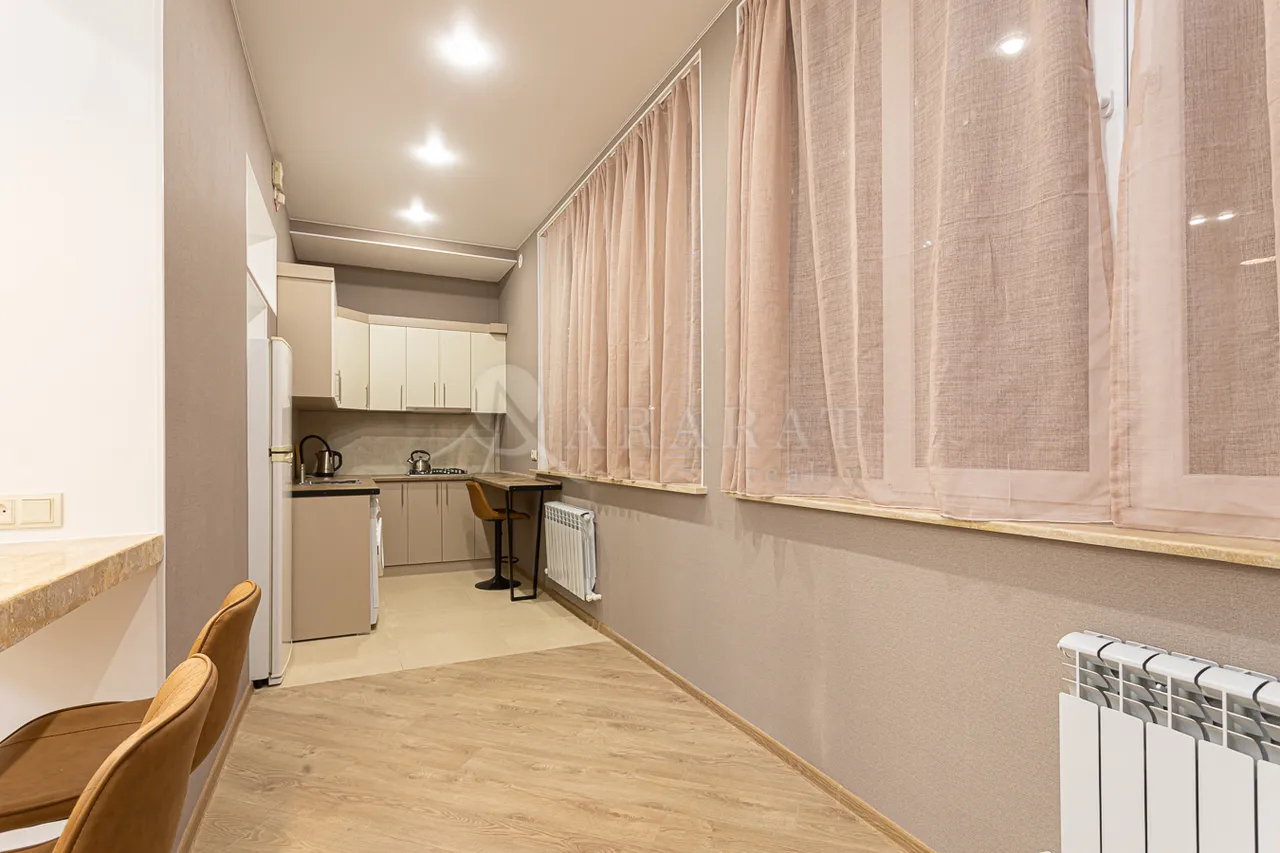 3 bedroom apartment for rent Saryan St, Center Yerevan, 158710