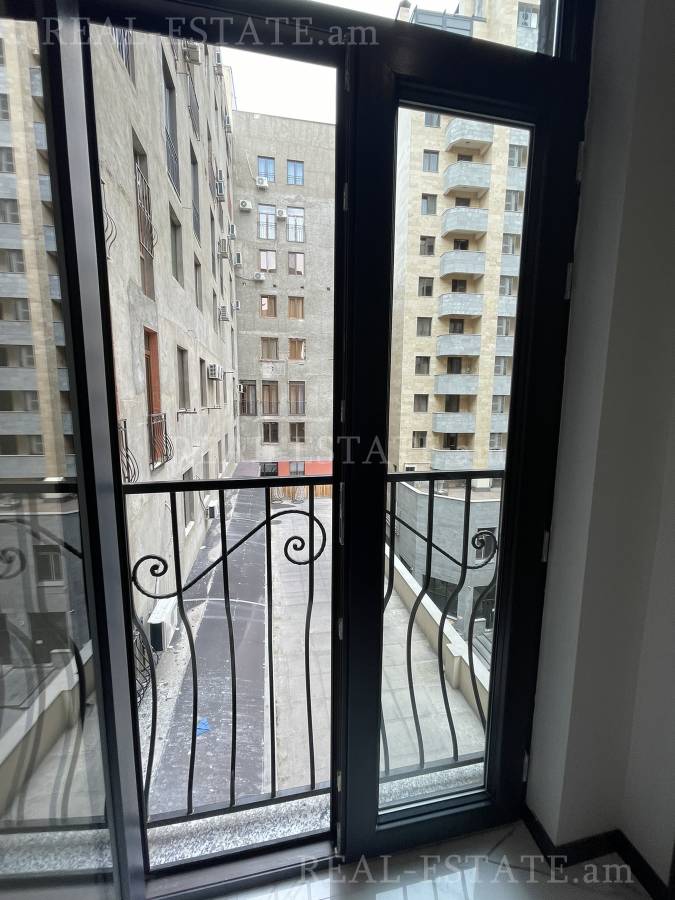 3 bedroom apartment for rent Amiryan St, Center Yerevan, 131705