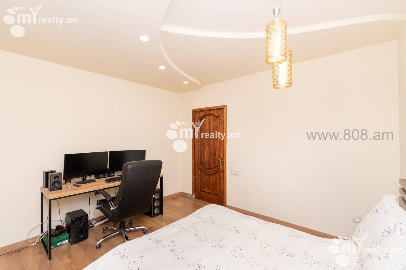 3 սենյականոց բնակարան  Սարյան փող, Կենտրոն Երևան, 130219