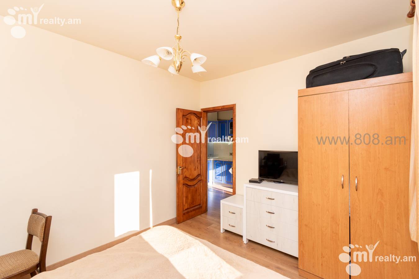 3 սենյականոց բնակարան  Սարյան փող, Կենտրոն Երևան, 130219