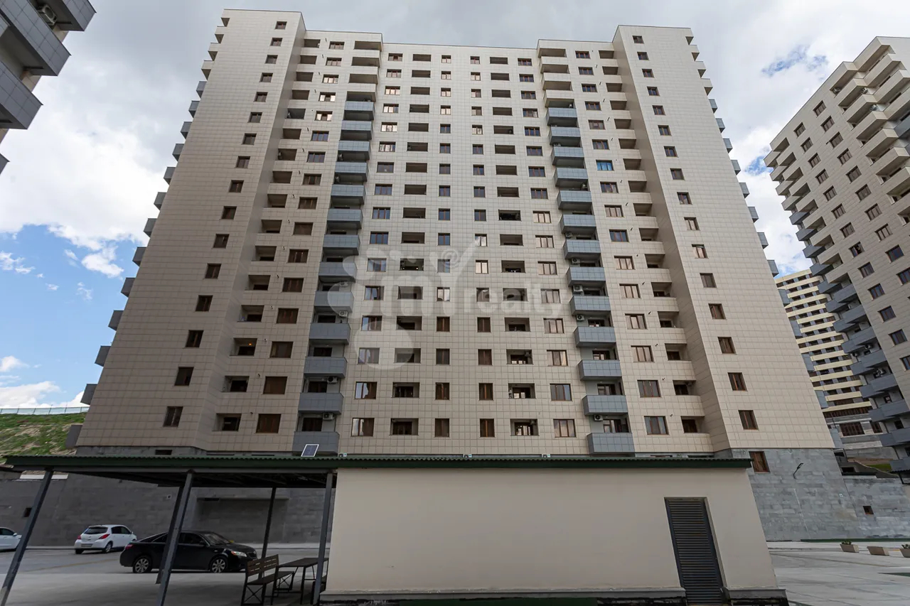 4 սենյականոց բնակարան  Մ․ Մելքոնյան փող, Կենտրոն Երևան, 160108