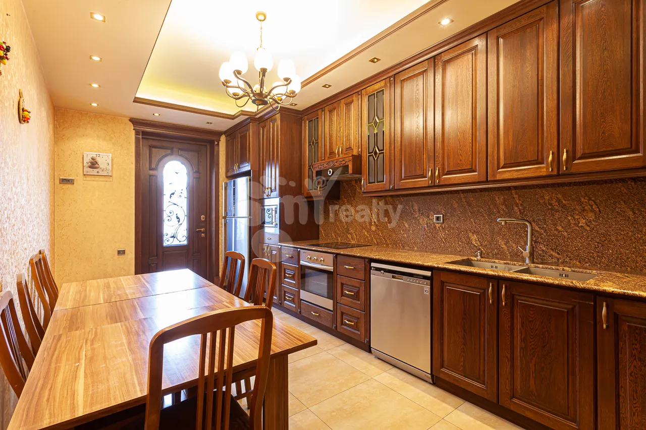 4 bedroom apartment for rent Vardanants St, Center Yerevan, 161364