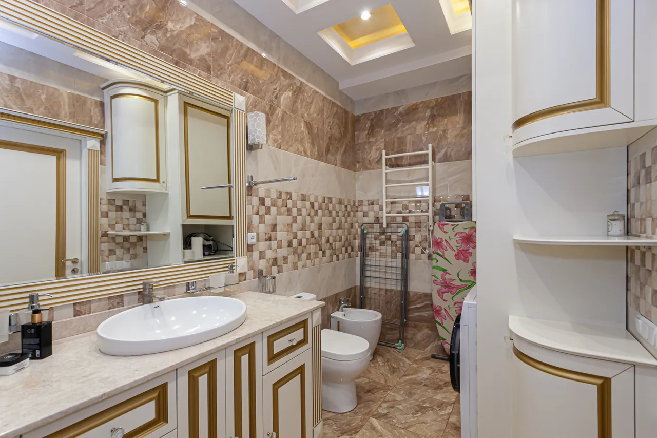 3 bedroom apartment for rent rue d'Amiryan, Center Yerevan, 161928