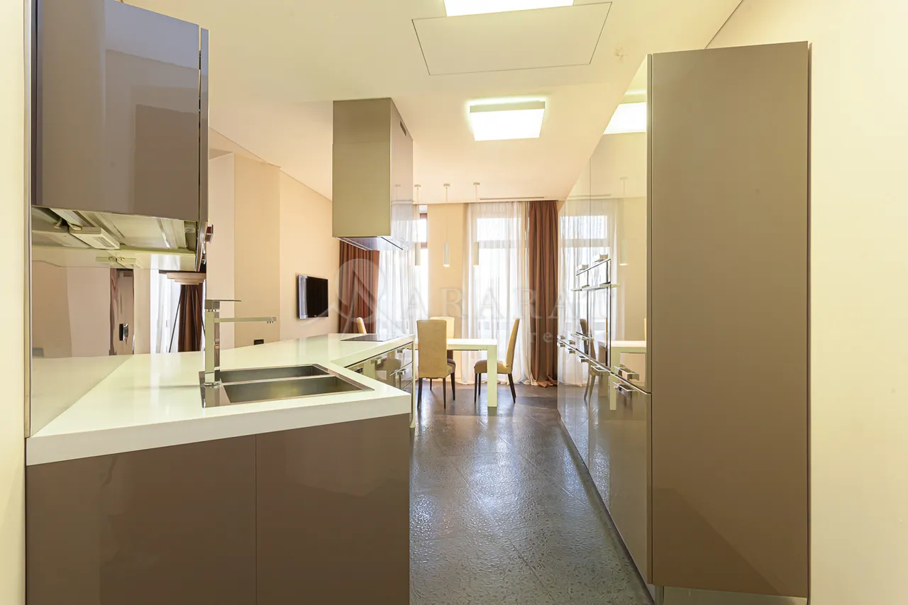 4 bedroom apartment for sale Northern (Hyusisayin)  Ave, Center Yerevan, 157216