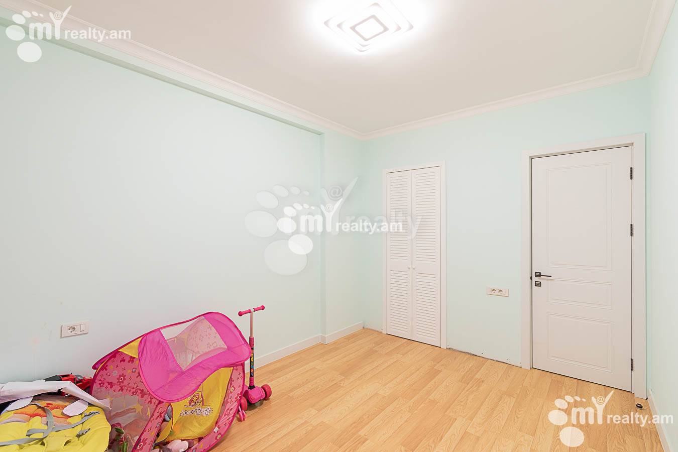 4 bedroom apartment for sale Aram St, Center Yerevan, 153276