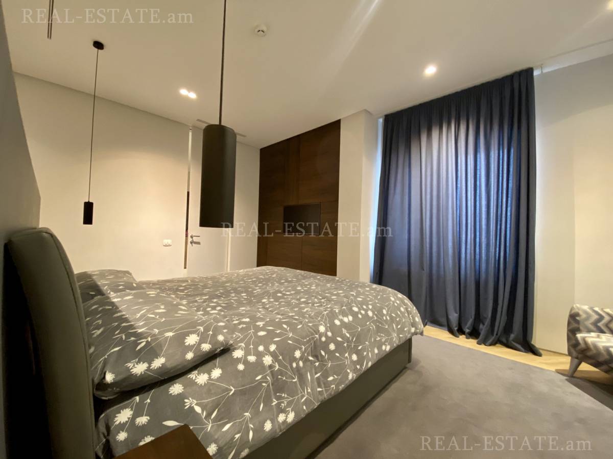 Купить 4 комнатную квартиру Антараин ул, Центр Ереван, 107579