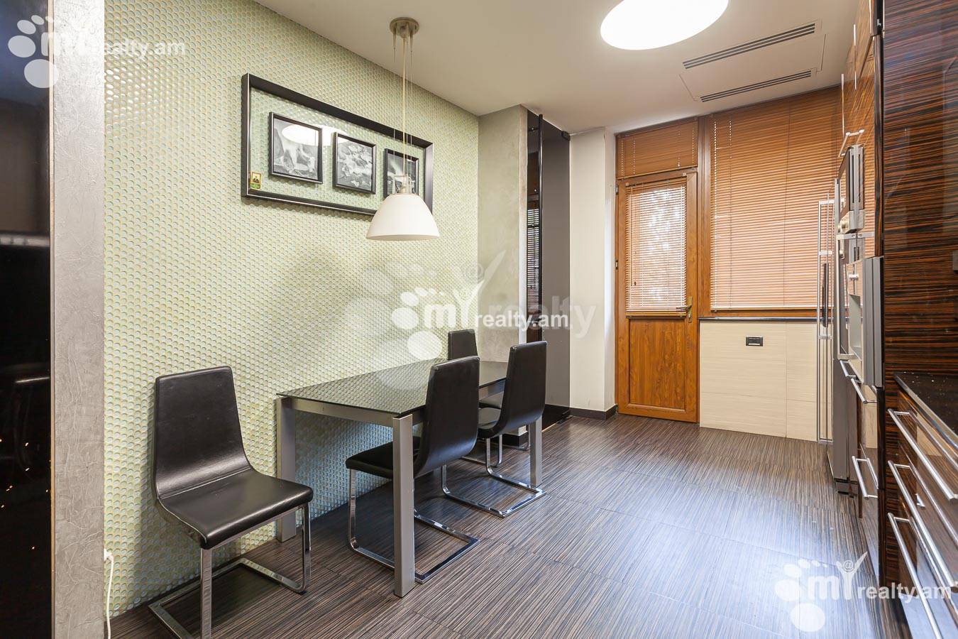 4 սենյականոց բնակարան  Տերյան փող, Կենտրոն Երևան, 155295