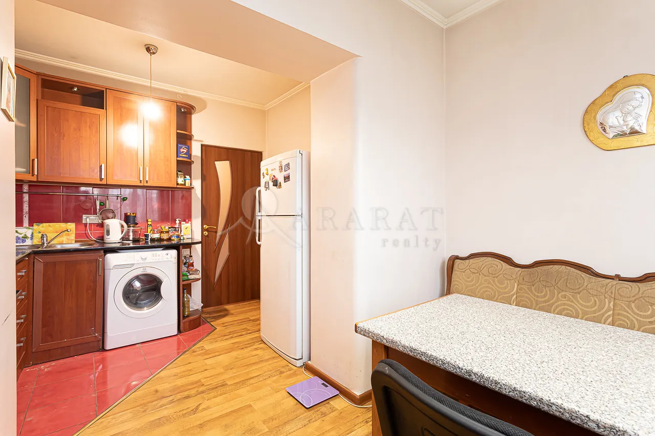3 bedroom apartment for sale Abovyan St, Center Yerevan, 157548