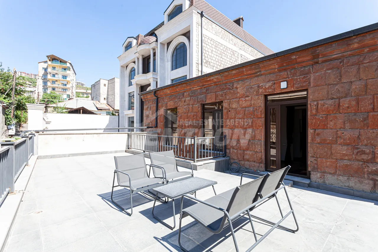 House for sale Fizkulturnikner St, Center Yerevan, 157324