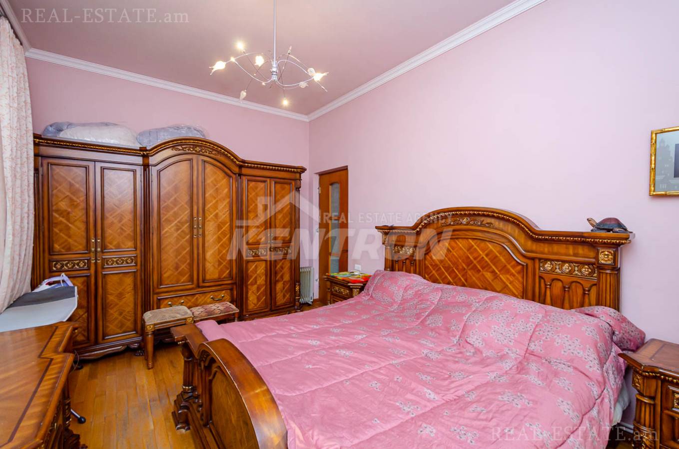 3 սենյականոց բնակարան  Մոսկովյան փող, Կենտրոն Երևան, 141099