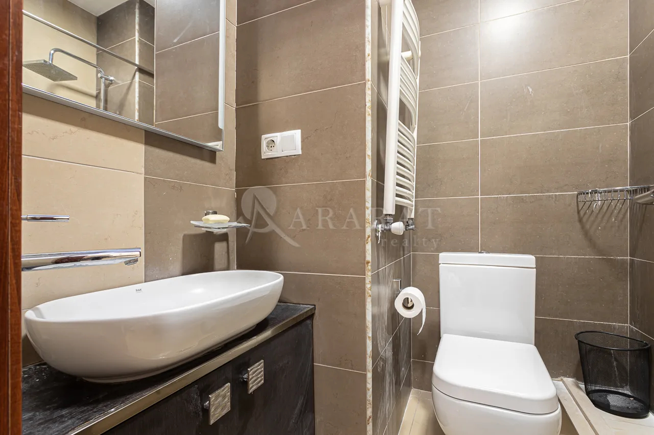 4 bedroom apartment for sale خیابان آنتارایین, مرکز شهر ایروان, 157845