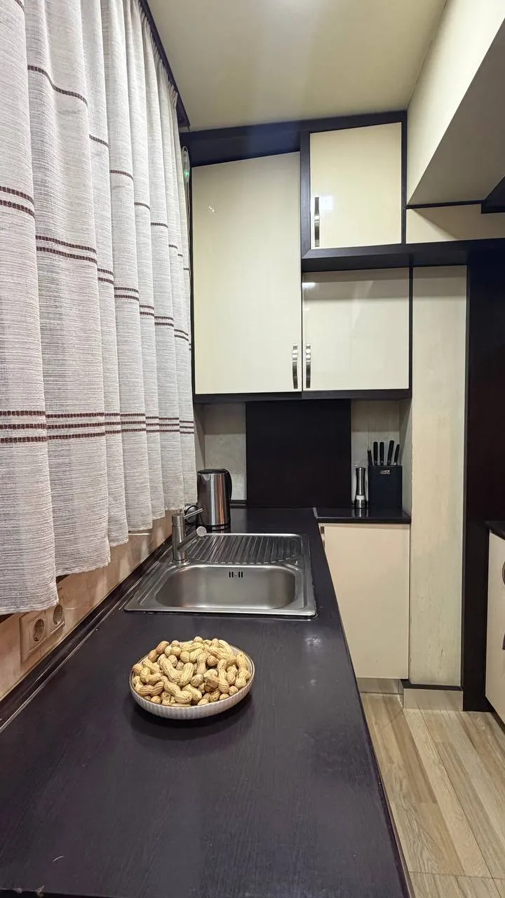 3 bedroom apartment for sale خیابان اِ. کوچار, مرکز شهر ایروان, 161131