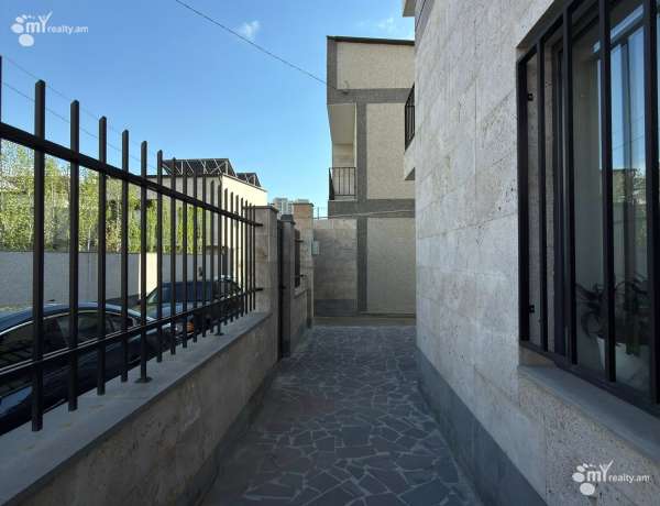 arandznatun-vacharq-Yerevan-Avan