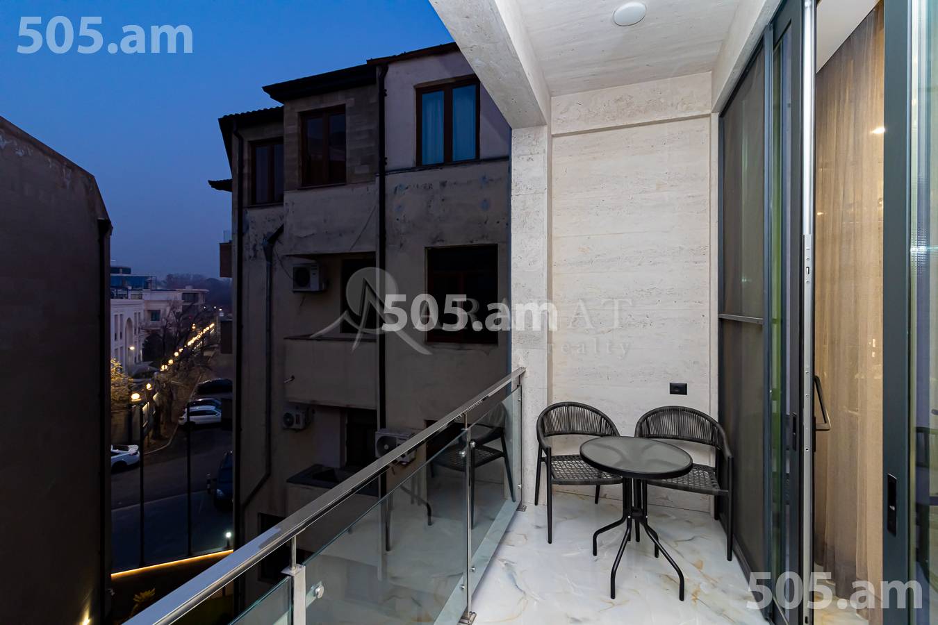 3 bedroom apartment for sale خیابان آزاتوتیان, عربگیر ایروان, 153981