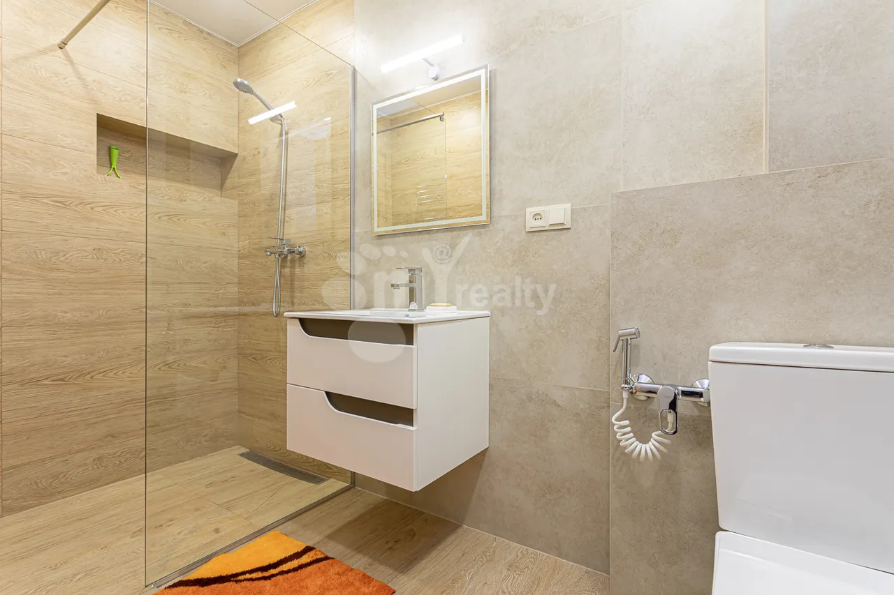 3 bedroom apartment for rent Saryan St, Center Yerevan, 158711