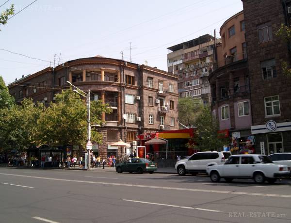 komercion-vacharq-Yerevan-Center