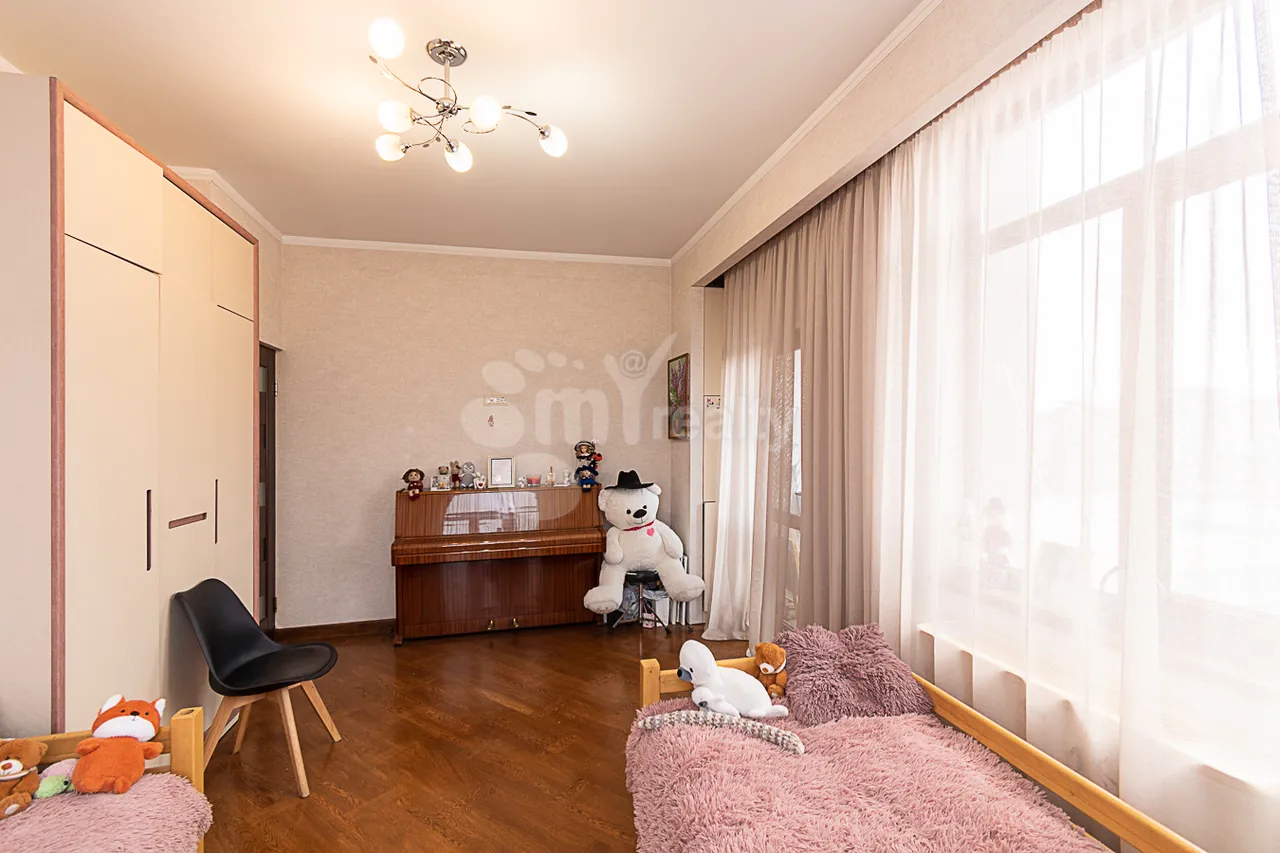 Купить 4 комнатную квартиру Адонц ул, Арабкир Ереван, 159530