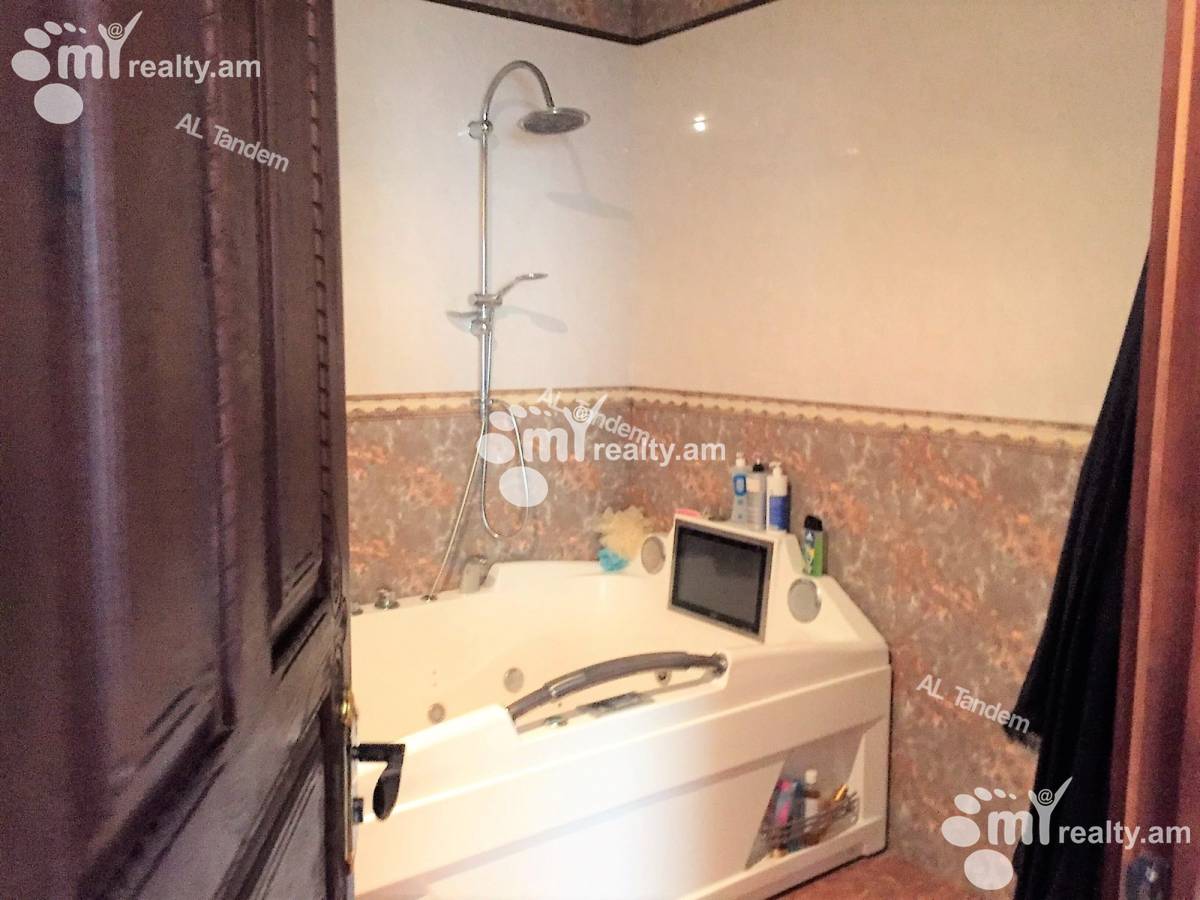 4 bedroom apartment for sale Azatutyan Ave, Arabkir Yerevan, 124007
