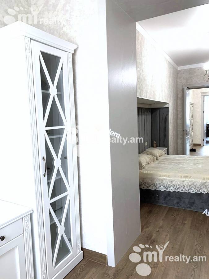 Купить 3 комнатную квартиру Вардананц ул, Центр Ереван, 143105