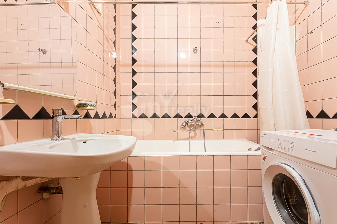 3 bedroom apartment for sale Charents St, Center Yerevan, 157412