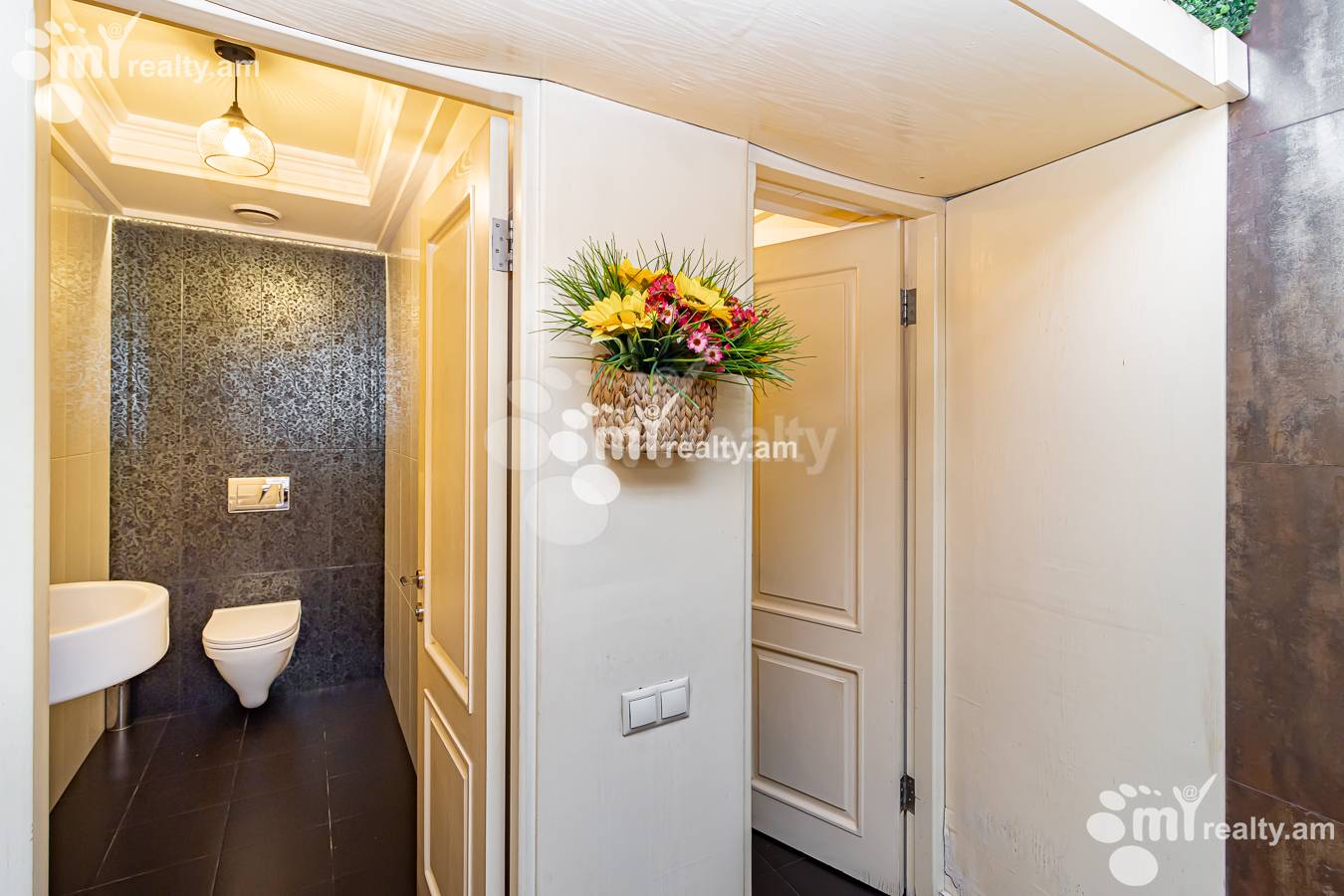 Commercial property for sale Arshakunyats Ave, Center Yerevan, 149846