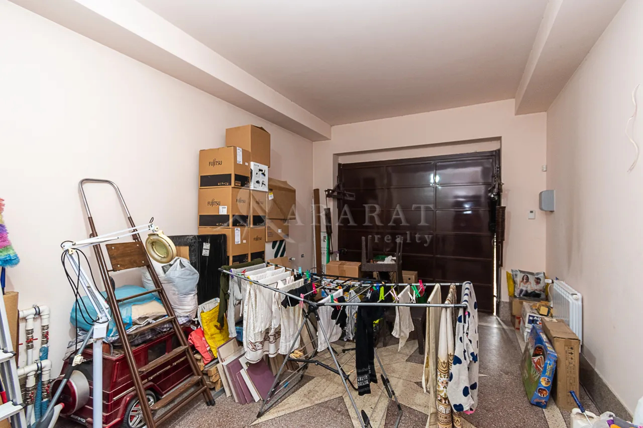 House for sale خیابان مامیکونیانتس, عربگیر ایروان, 161986
