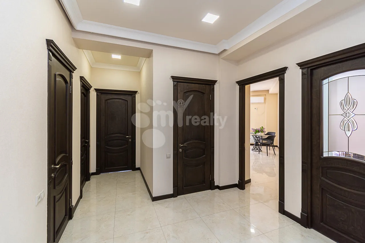 3 bedroom apartment for sale خیابان آنتارایین, مرکز شهر ایروان, 160385