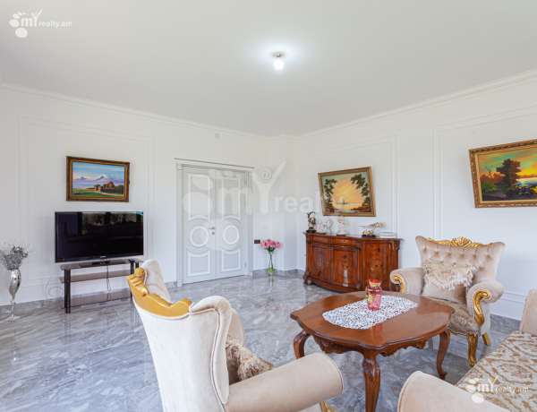 arandznatun-vacharq-Yerevan-Nor-Norq