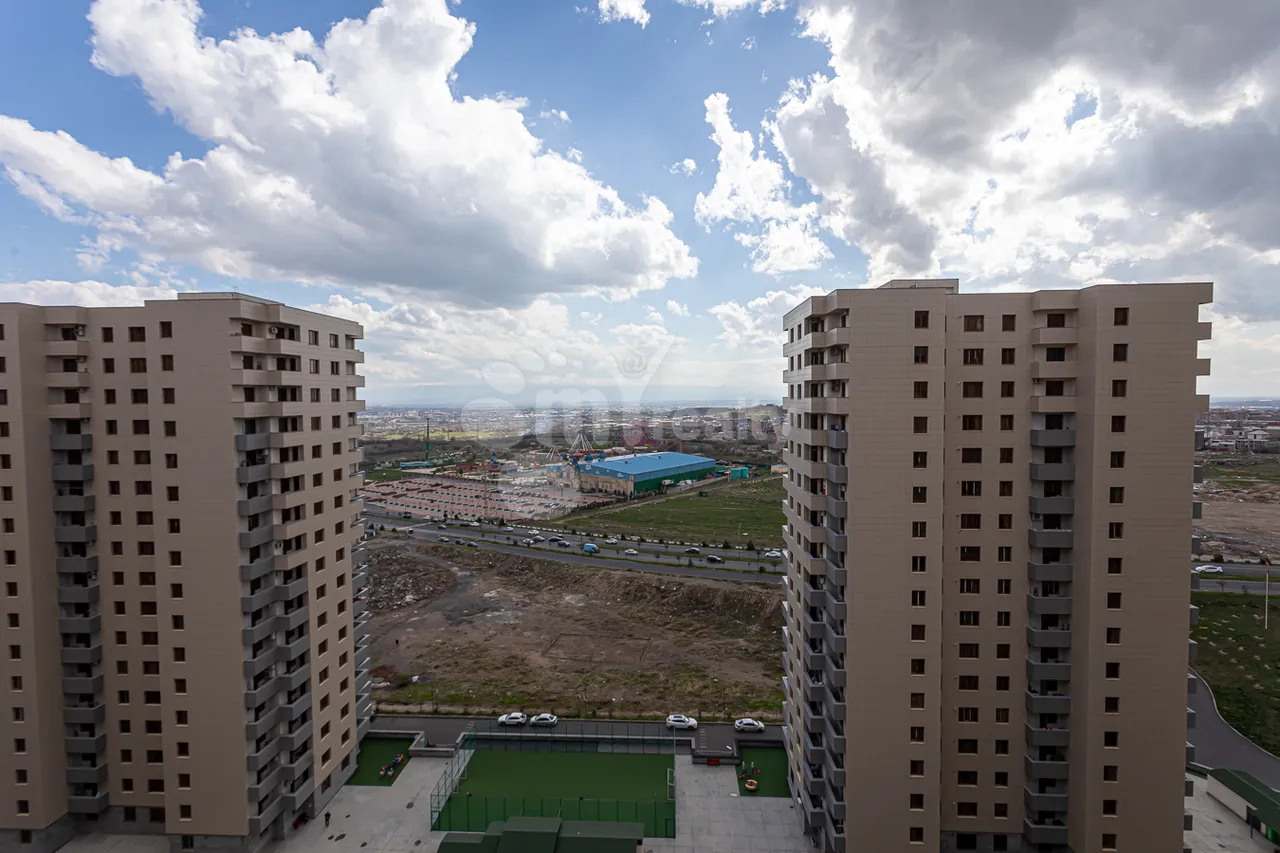 4 սենյականոց բնակարան  Մ․ Մելքոնյան փող, Կենտրոն Երևան, 160108