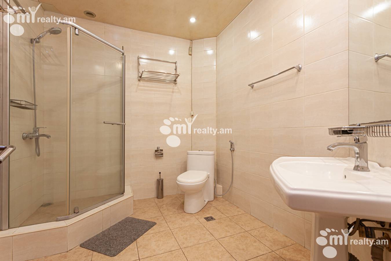 3 bedroom apartment for rent Moskovyan St, Center Yerevan, 143904