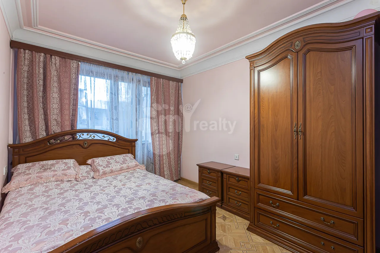 Купить 3 комнатную квартиру Анрапетутян ул, Центр Ереван, 159749