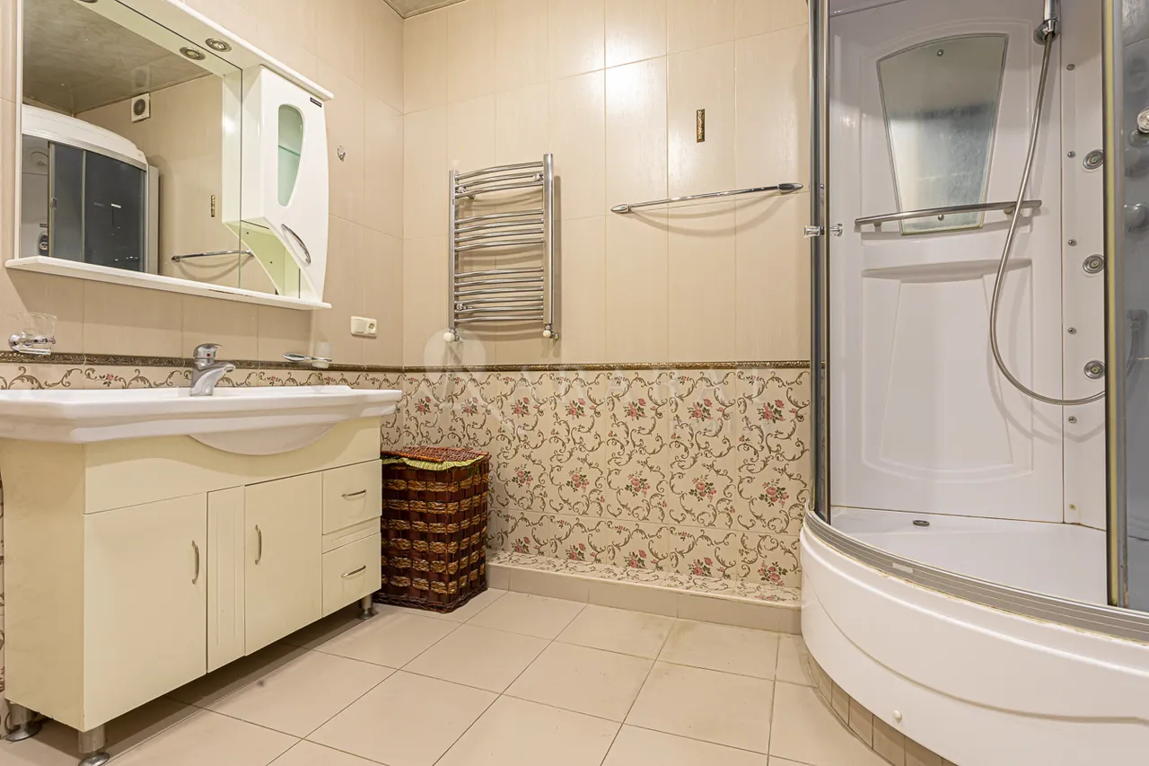 3 bedroom apartment for rent Amiryan St, Center Yerevan, 158204