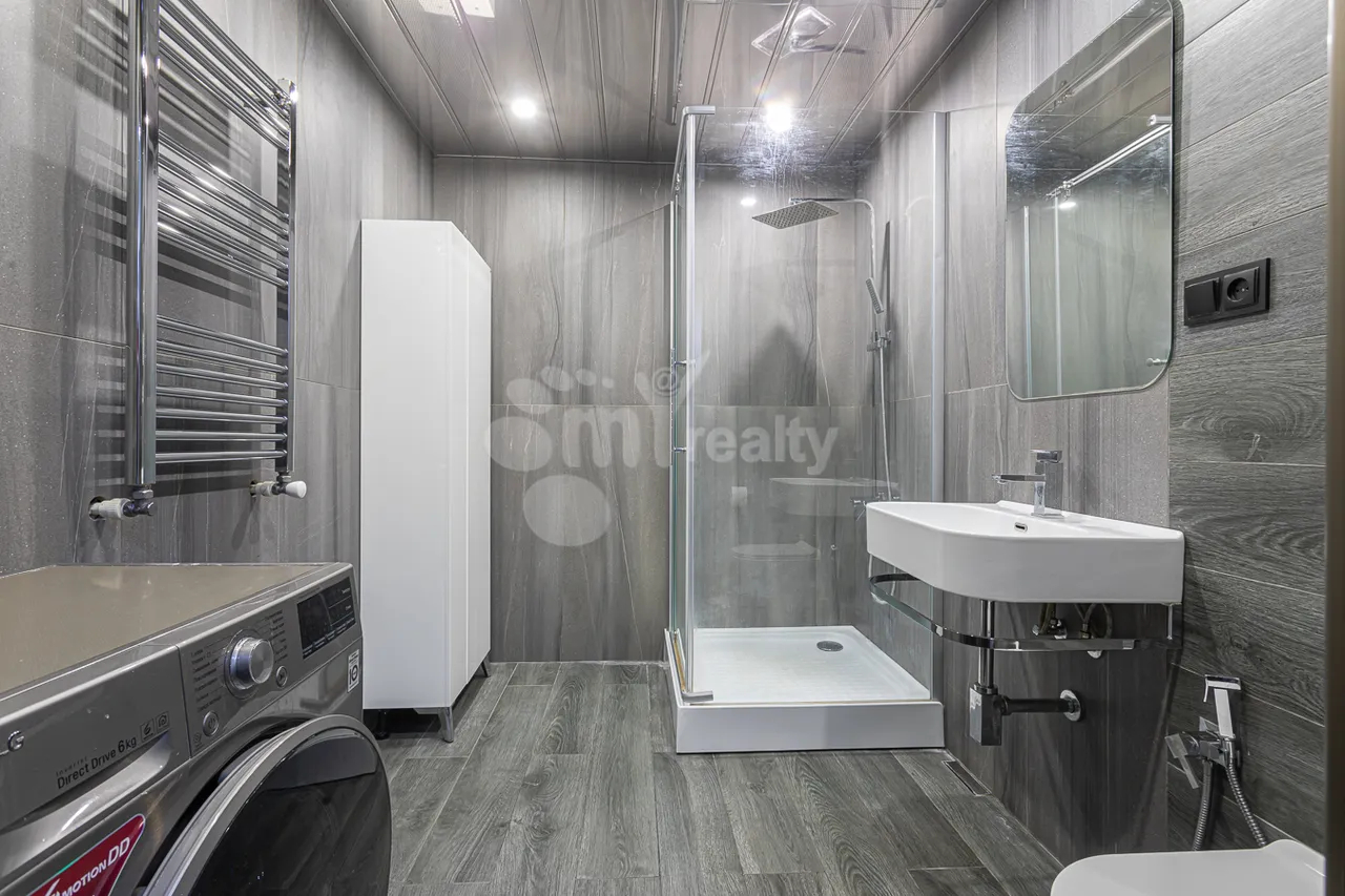 3 bedroom apartment for rent Saryan St, Center Yerevan, 159617