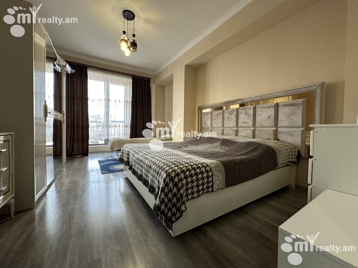 3 bedroom apartment for sale Paronyan St, Center Yerevan, 157124