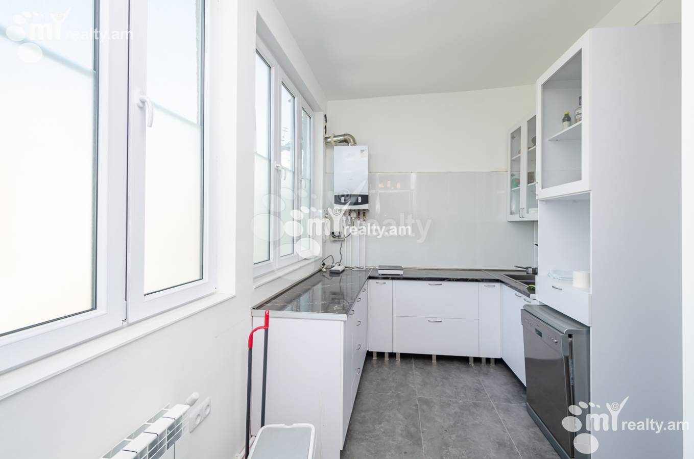 3 սենյականոց բնակարան  Իսահակյան փող, Կենտրոն Երևան, 145488