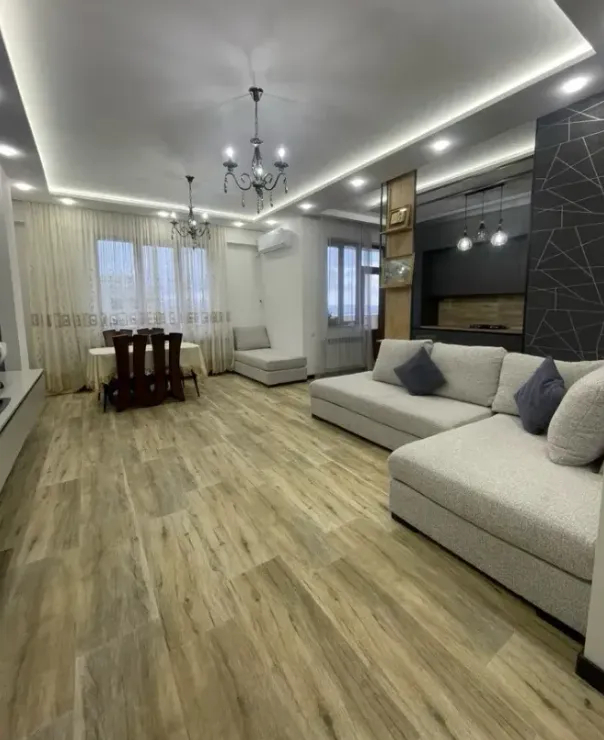 3 սենյականոց բնակարան  Մ․ Մելքոնյան փող, Կենտրոն Երևան, 159964