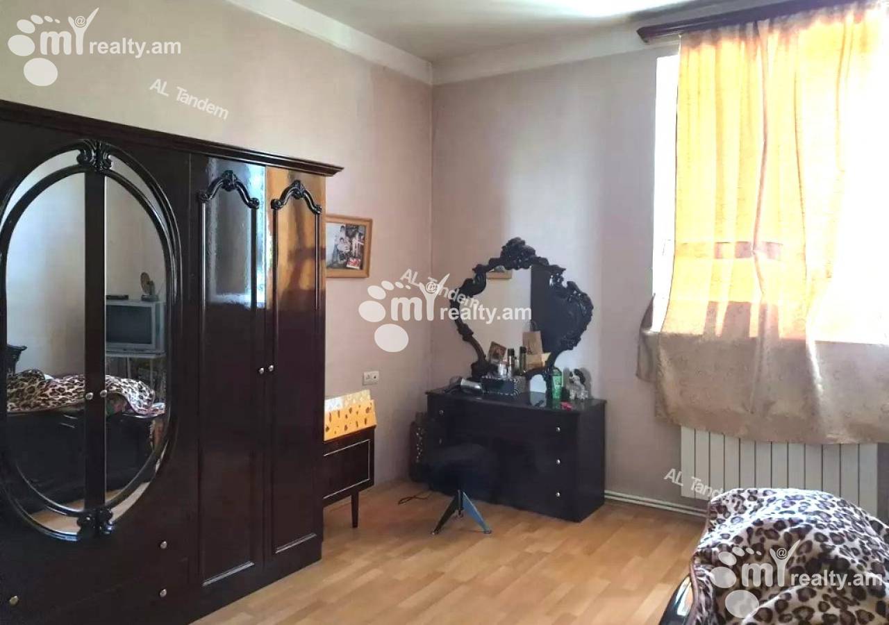 House for sale Aghyusagorcner  St, Center Yerevan, 147995