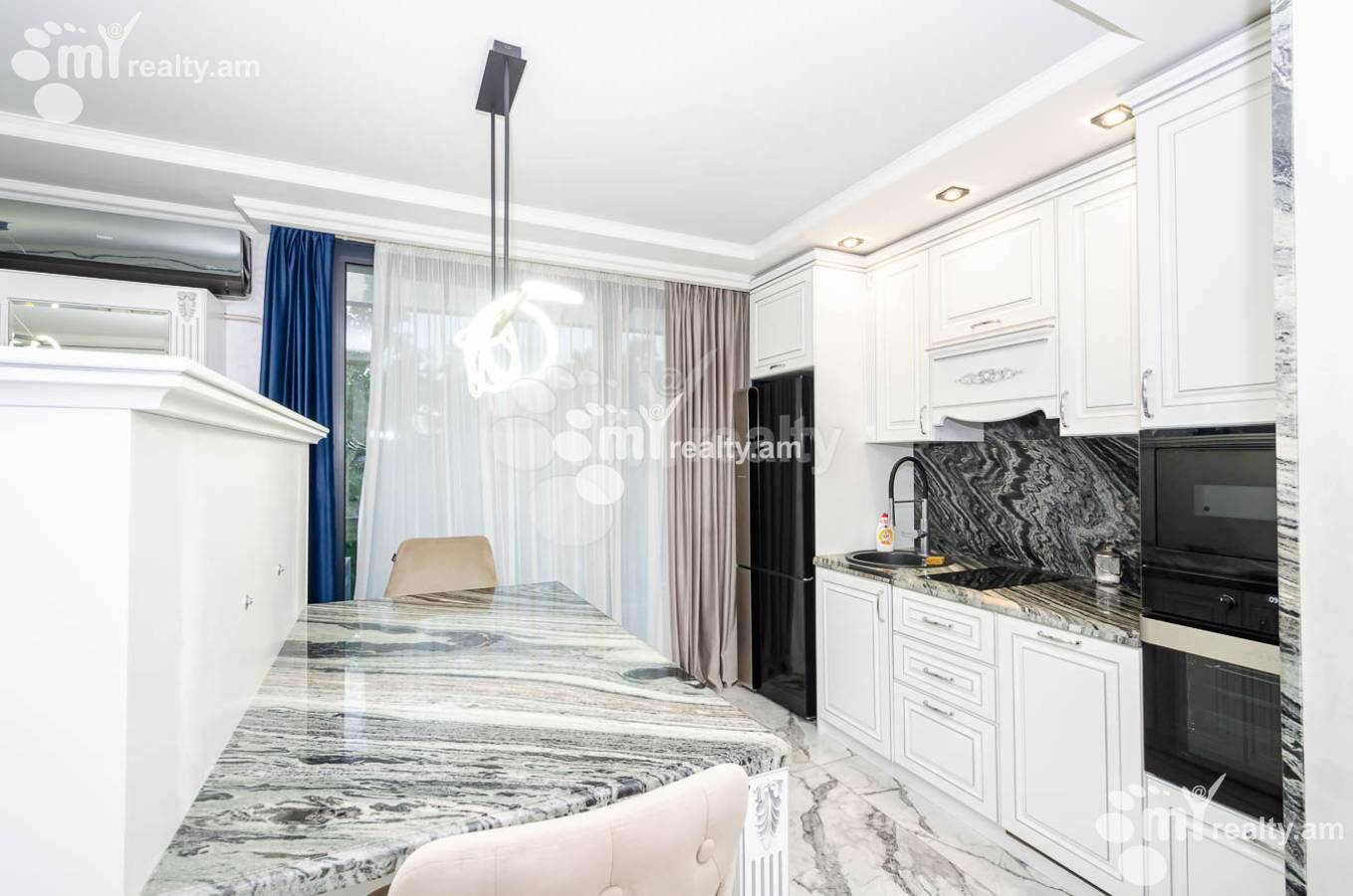 Купить 1 комнатную квартиру Абовян ул, Центр Ереван, 142189